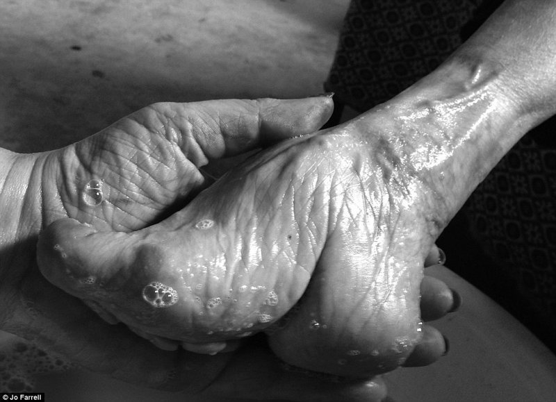 Шокирующие фотографии "лотосовых ножек" из Поднебесной