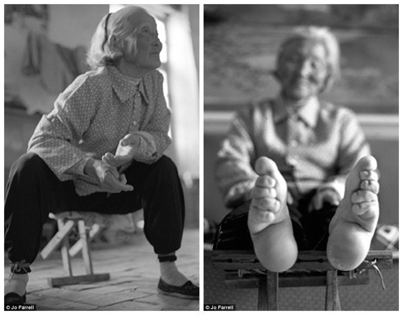 Чжан Юнь Ин. Родилась в 1927 году. Ноги ей забинтовали в семилетнем возрасте