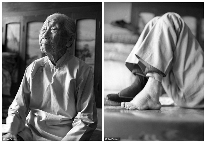 Пинг Яо. В 2007 году ей было уже 100 лет. Она без раздумий сняла обувь, чтобы позировать фотографу