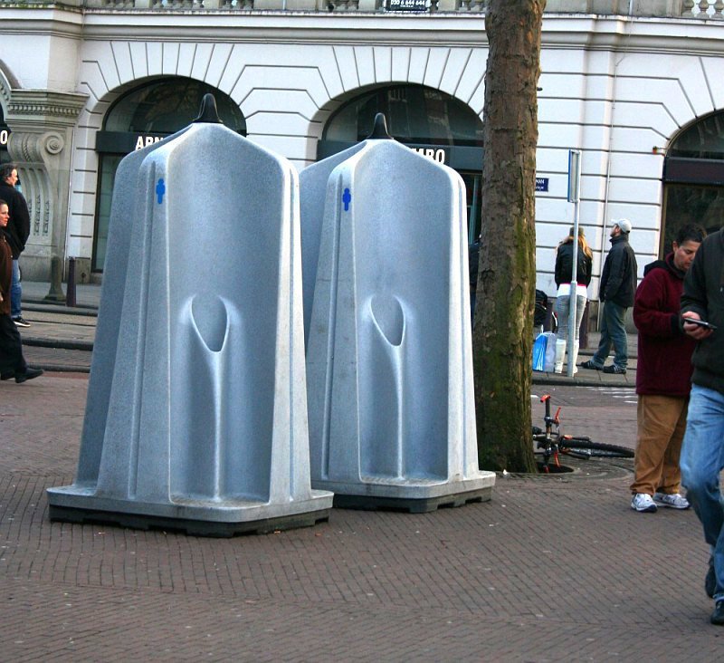 Мужчины общественный туалет