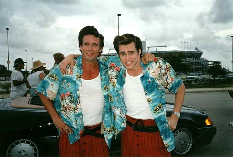 Джим Керри и его дублер на съемочной площадке "Ace Ventura. Pet Detective"