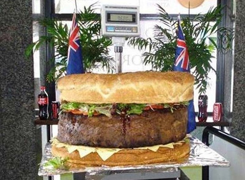 Самый большой в мире бургер сделали в Австралии - 90 килограмм