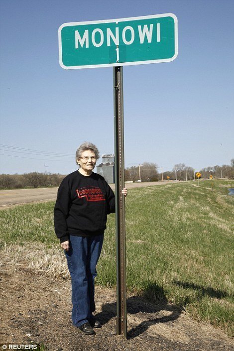84-летняя Эсли Эйлер - на данный момент единственная жительница Монови, самого маленького города США. Женщина с радостью носит звание мэра своего родного городка.