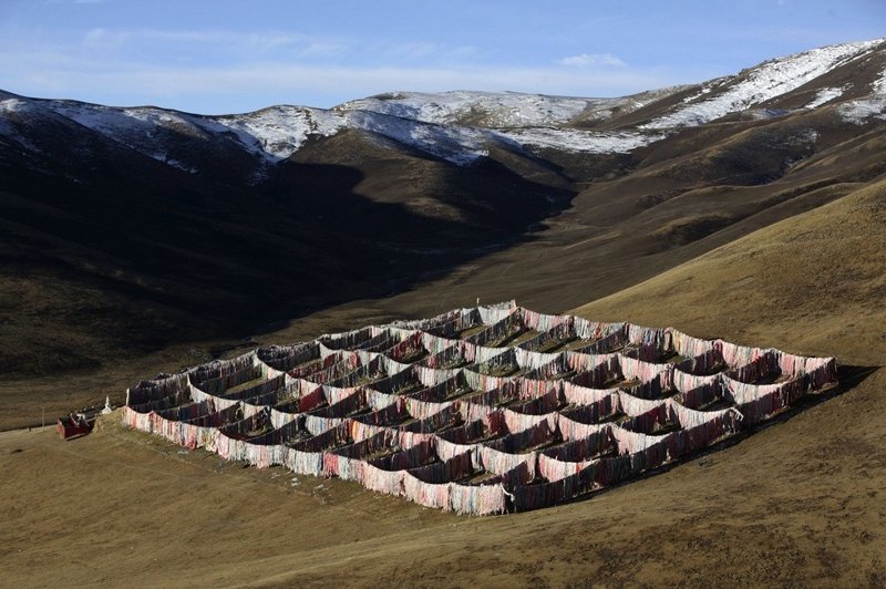 По сей день многие тибетцы считают обряд "Небесное погребение" для себя единственно возможным