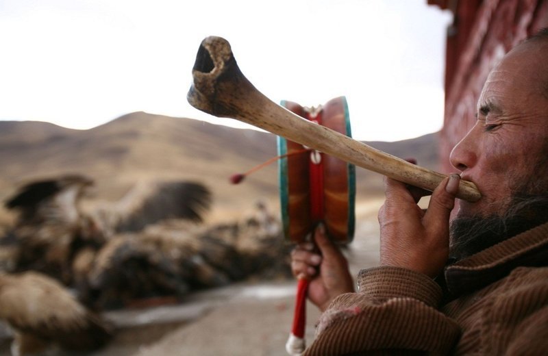 Небесное погребение: как в Тибете избавляются от трупов