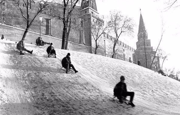 Ледяная горка около Кремля. Москва, 1960-е