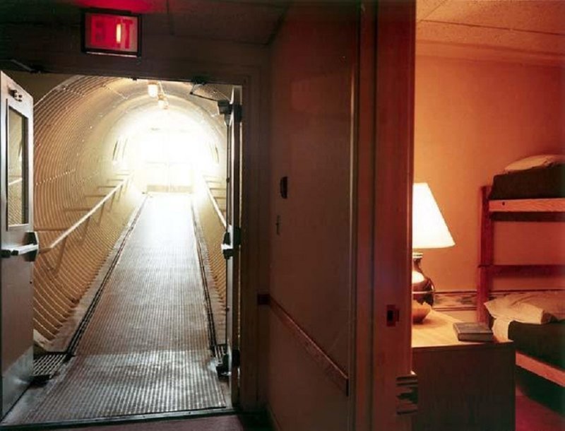 Бункер Судного дня: подземный американский город под горой Шайенн