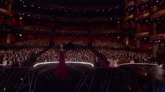 6. Певицу Мэри Джей Блайдж и других исполнителей заставляли стоять на сцене дольше, чем было нужно, из-за включения в прямом эфире рекламы