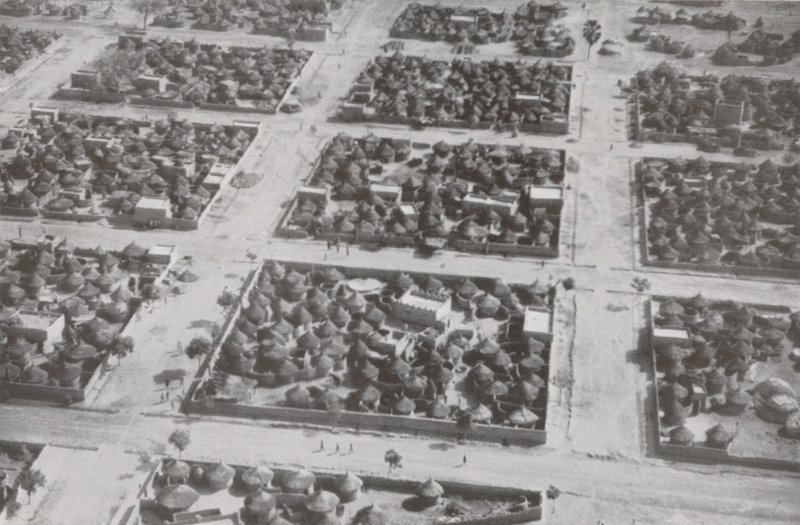 Кстати, вот так выглядели городские кварталы всего 90 лет назад