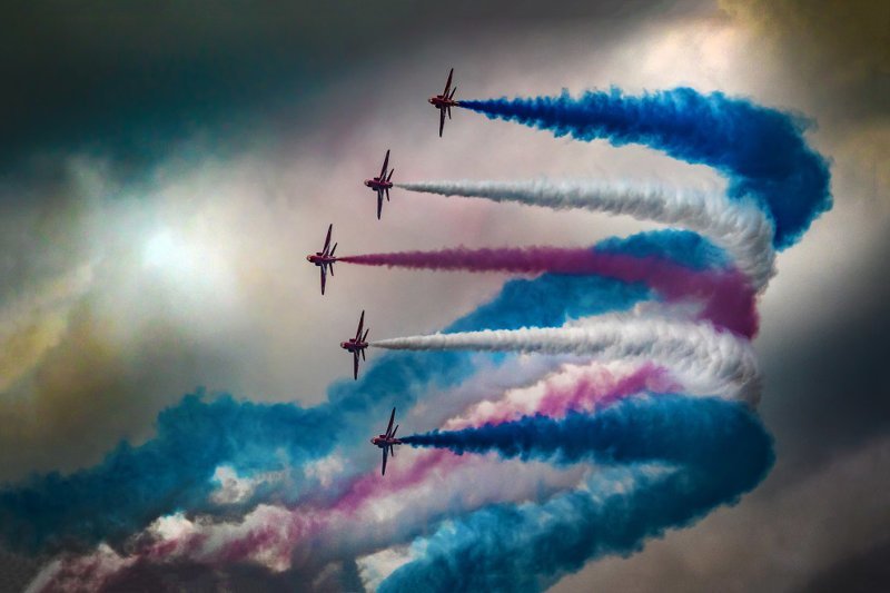 7. Красные стрелы — пилотажная группа Королевских ВВС Великобритании. (Фото Jonny Williams | UK National Geographic Traveller Photography Competition 2018):