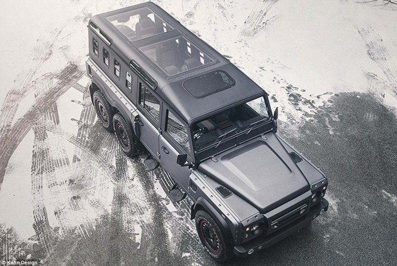Вот это трактор: в Женеве представили новую версию Land Rover Defender