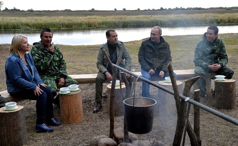 Блондинка, которую Путин поцеловал в "Лужниках"