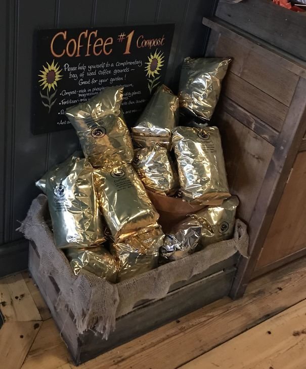 Кофейня раздает желающим цветоводам бесплатный компост из спитого кофе