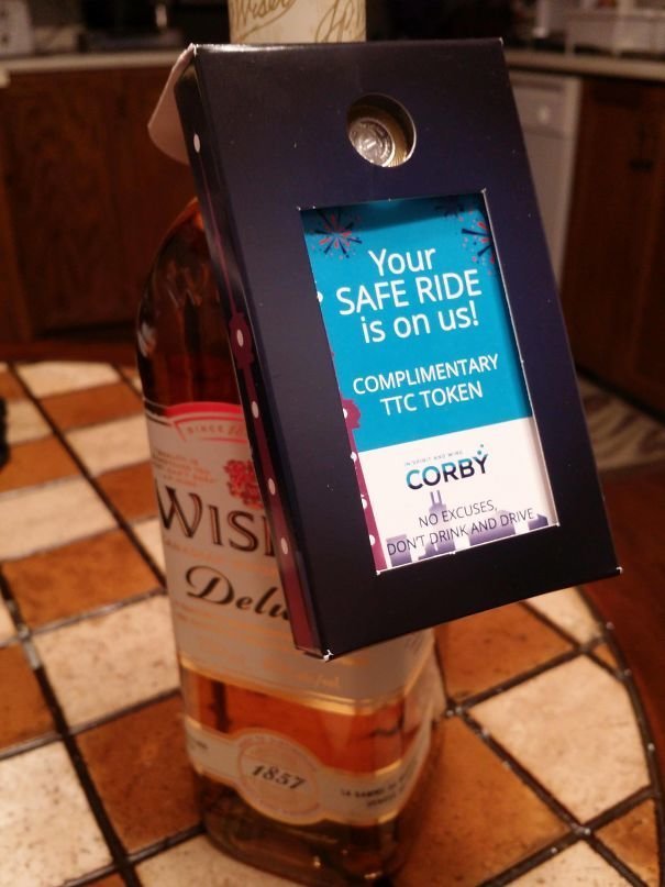 К бутылке канадского виски прилагается бесплатный билет на общественный транспорт