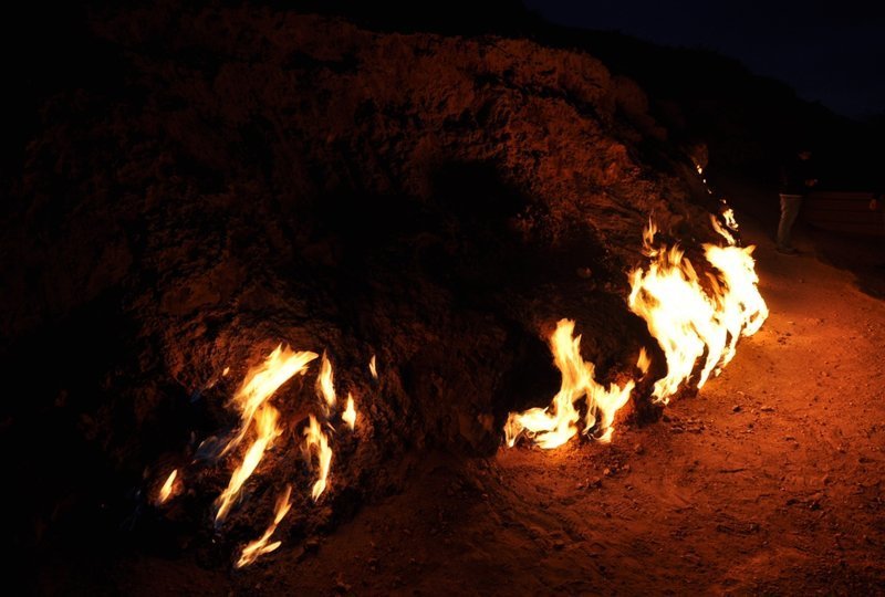 Азербайджан. Огни Апшерона. Храм огня Атешгях и природный вечный огонь Янардаг
