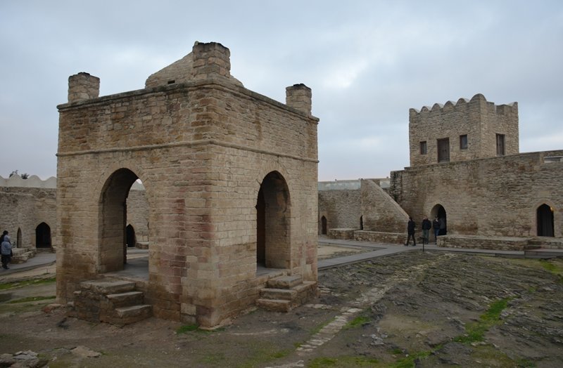 Азербайджан. Огни Апшерона. Храм огня Атешгях и природный вечный огонь Янардаг