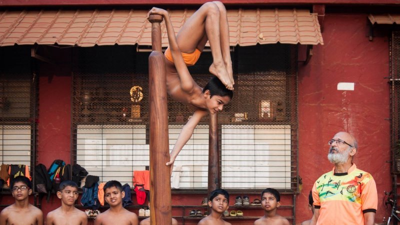 Невероятная акробатика йогов, которой в Индии учат с детства