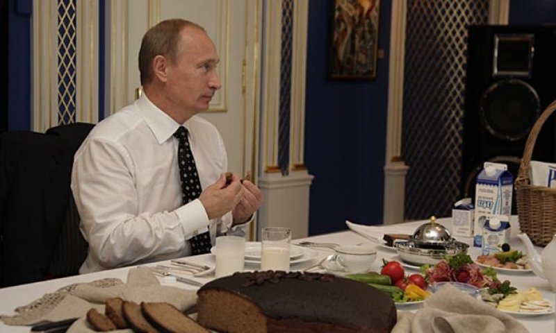 Путин часто ест в русских трактирах