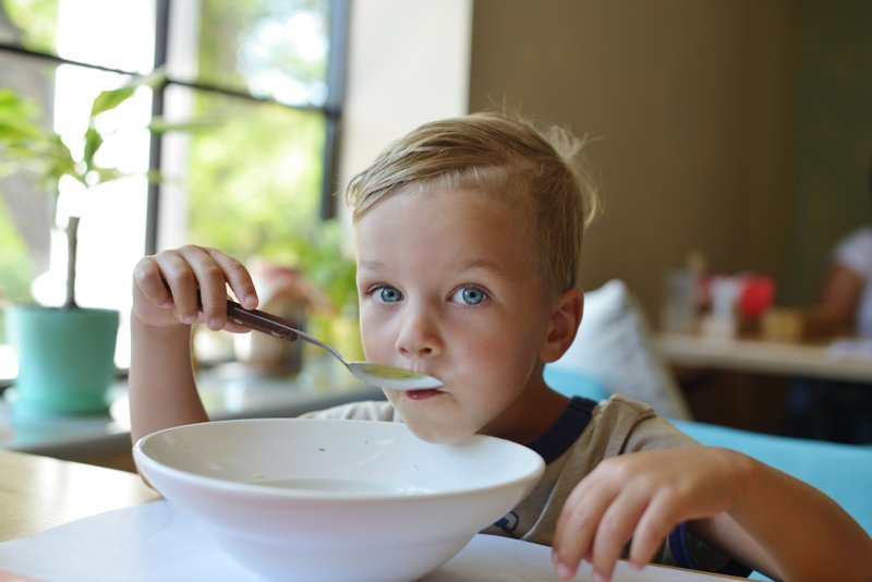 В Челябинске ребёнка накормили супом с рвотой в детском саду
