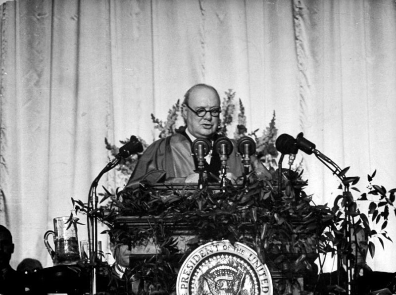Внезапно: за «зажигательным оратором» Черчиллем скрывался «военный преступник и тупой империалист»