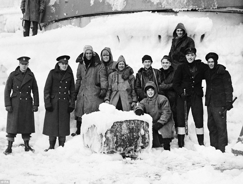 Несмотря на непогоду во время арктических конвоев в ноябре 1943 года, на лицах членов экипажа улыбки