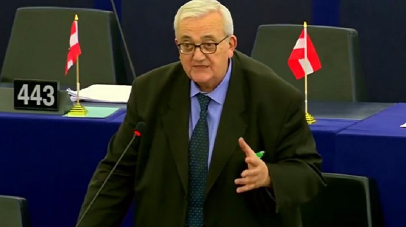 Депутаты Европарламента массово требуют наладить отношения с Москвой