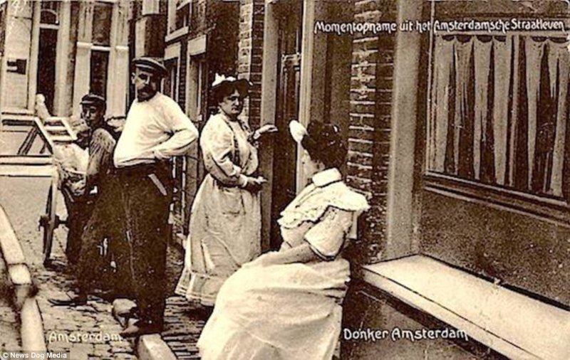 Расцвет проституции в Амстердаме: как выглядела «улица красных фонарей» в 1900-х