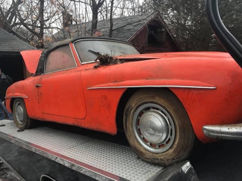 В заброшенном сарайчике нашли старинный Mercedes 1962 года