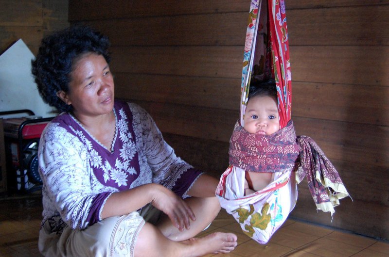 Даяки — общее название аборигенов острова Калимантан - подвешивали своих младенцев