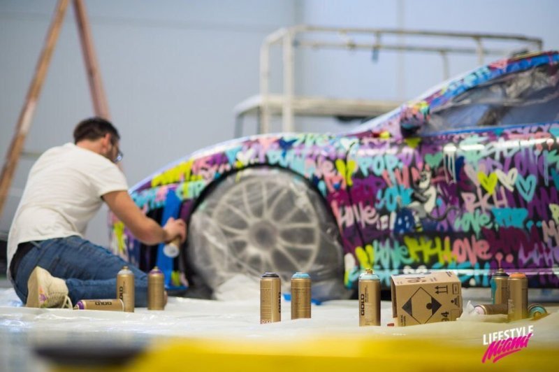  Граффити, как искусство: разукрашенный Ferrari выставят на торги