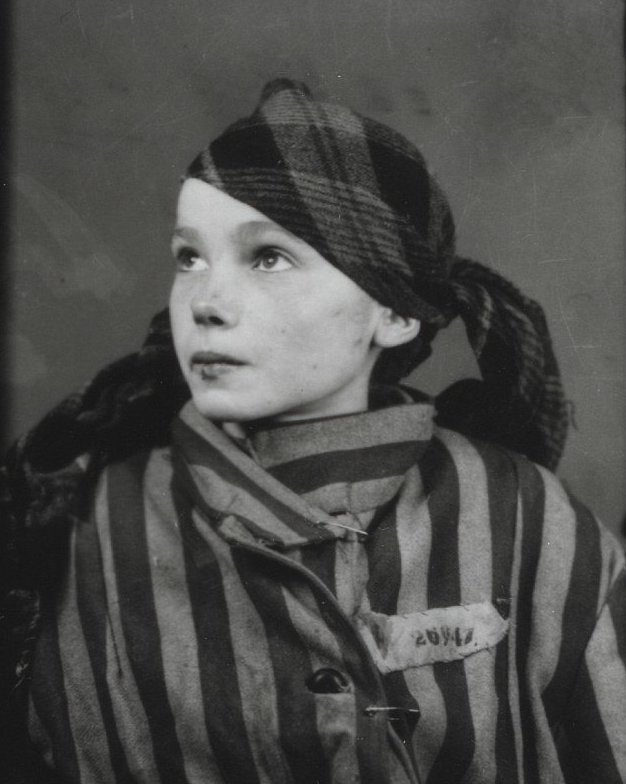 Фотографии девочки выставлены в Государственном музее Аушвиц-Биркенау