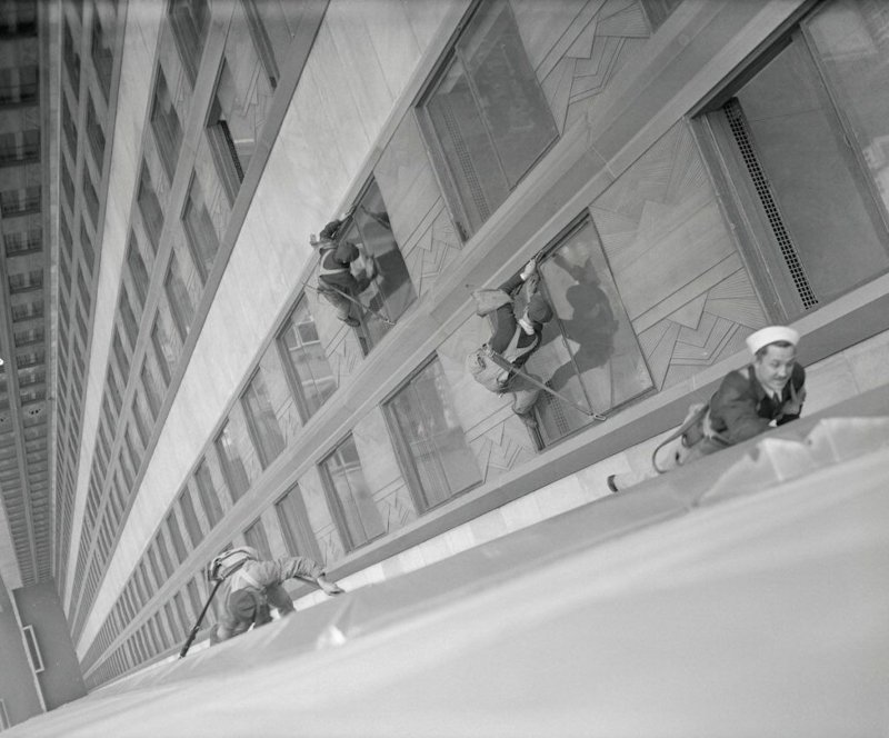 Как раньше мыли окна в небоскребе Эмпайр-стейт-билдинг