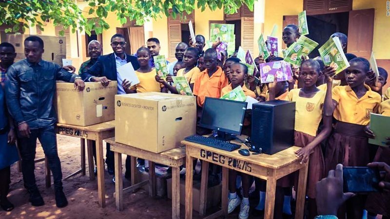 Свершилось! Теперь в этой африканской школе появились настоящие компьютеры