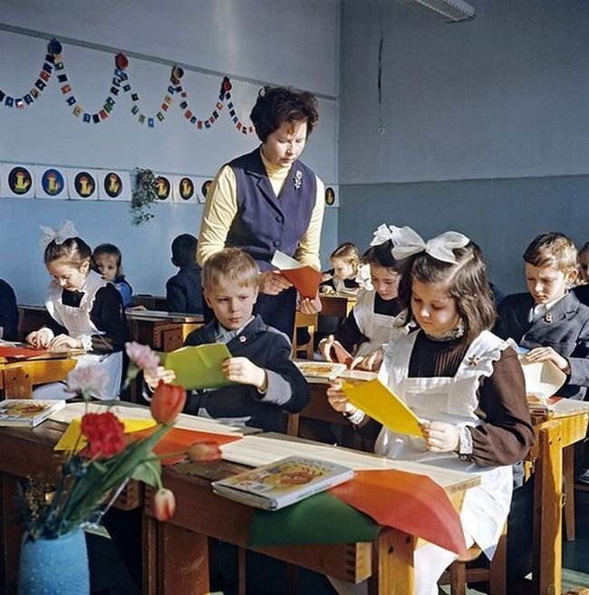 На уроке СССР, детство, фотографии