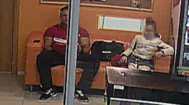 В Екатеринбурге тренера обвинили в педофилии после того, как он посидел на одном диване с девочкой