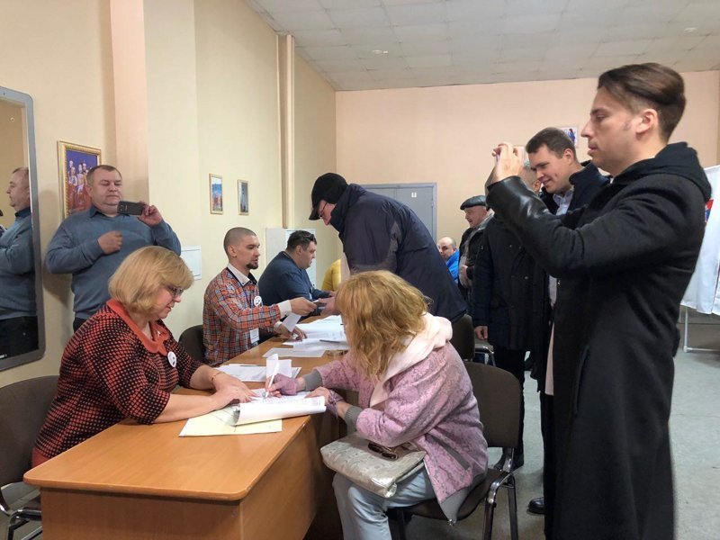 Алла Пугачёва и Максим Галкин проголосовали  спорткомплексе «Звезда» в Звенигороде.
