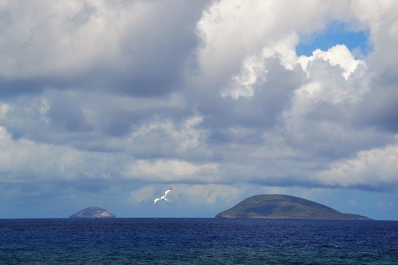 Обломки находятся в 16 км южнее острова Раунд, что на 22,5 км севернее Маврикия