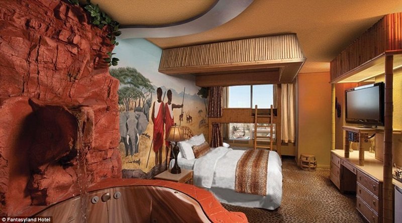 Канадский отель Fantasyland предлагает гостям уникальные тематические номера
