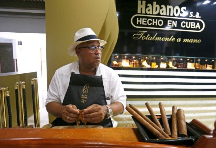Экскурсия по фабрике по производству кубинских сигар
