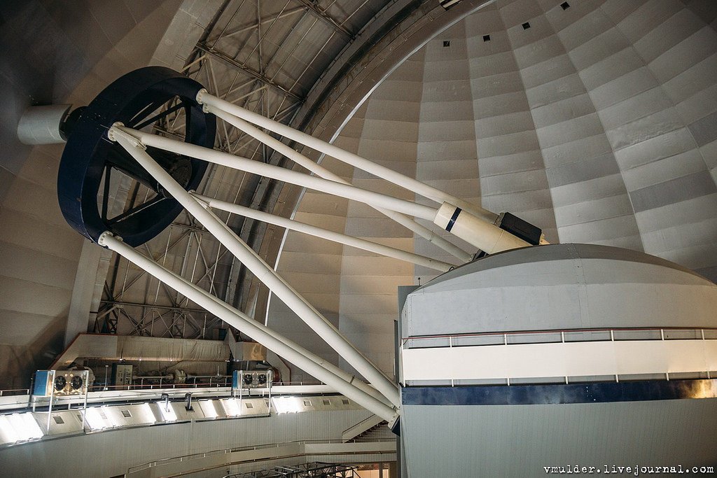 Самый большой телескоп в мире находится. Оптический телескоп БТА. Большой телескоп азимутальный БТА. Самый большой телескоп в мире БТА. Телескоп рефлектор БТА.