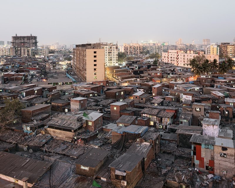Богатство и нищета Мумбаи в объективе польского фотографа