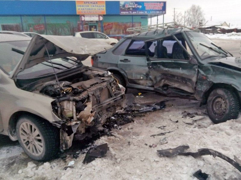 Авария дня. Под Новосибирском в жестком столкновении погибла пассажирка ВАЗа