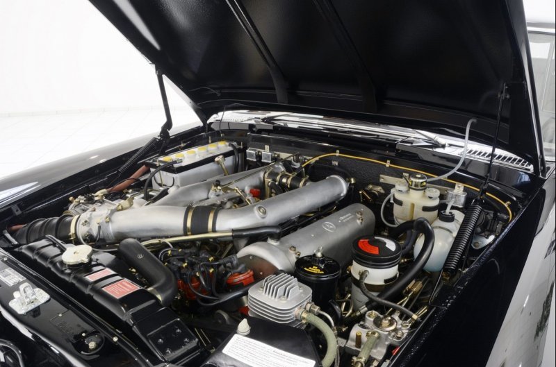 Вместо него был специально разработан новый 6.3L V8 двигатель с одним верхним распределительным валом, и механическим впрыском топлива Bosch.