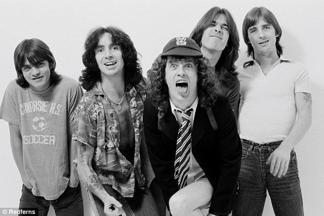 Группа AC/DC образца 1979 года: Малькольм Янг, вокалист Бон Скотт (умер в 1980-м), Ангус Янг, Клифф Уильямс, Фил Радд