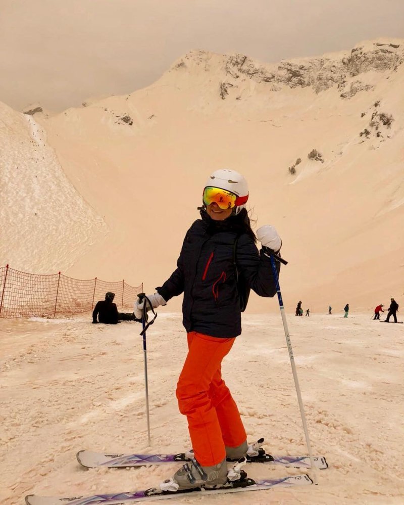 На горнолыжном курорте в Сочи вместе со снегом выпал песок