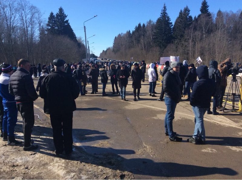Не нужны нам никакие Навальные: как отреагировали жители Волоколамска на приезд блогера