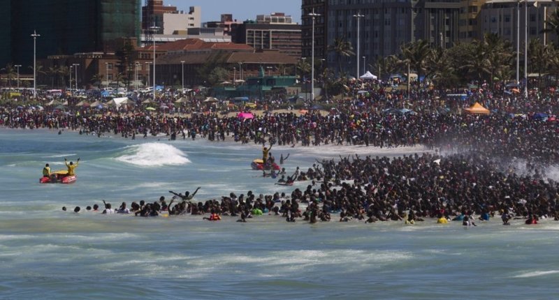  На Новый год в южноафриканском Дурбане на пляжах не протолкнуться