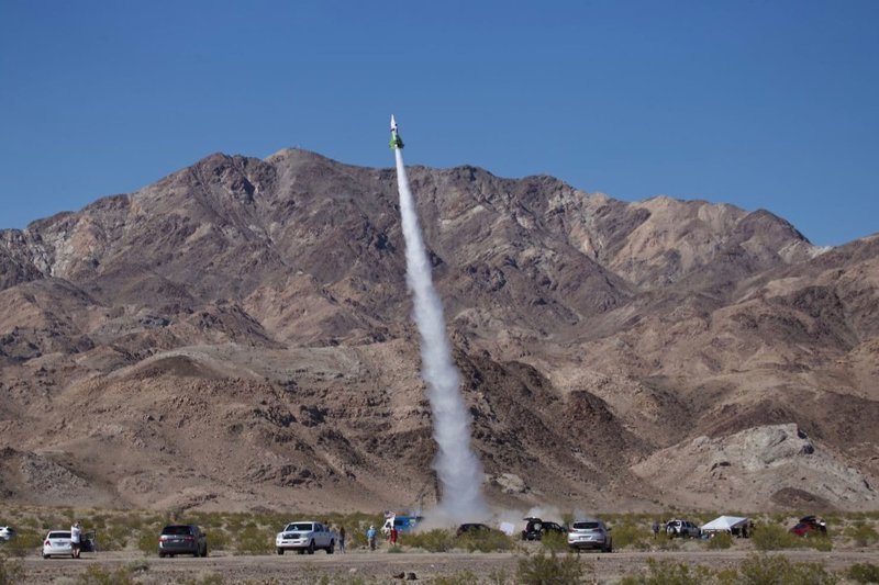 Чтобы доказать, что Земля — плоская, калифорниец совершил полет на самодельной ракете
