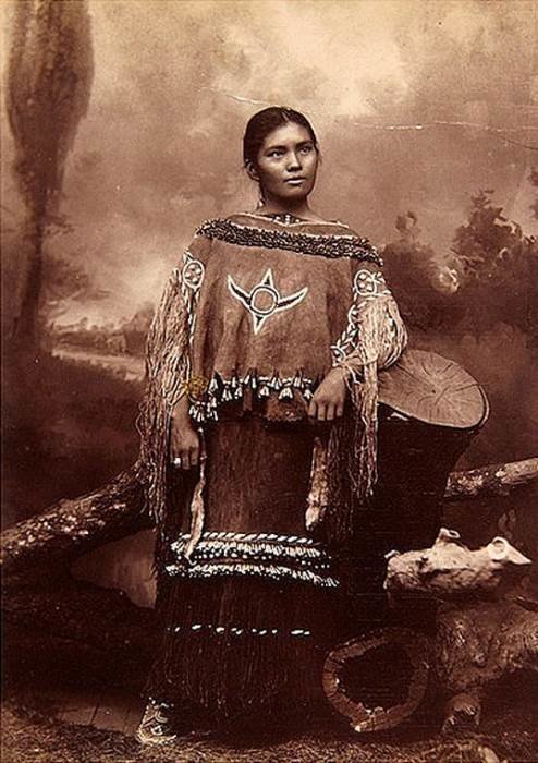 Девушка Апачи, 1902