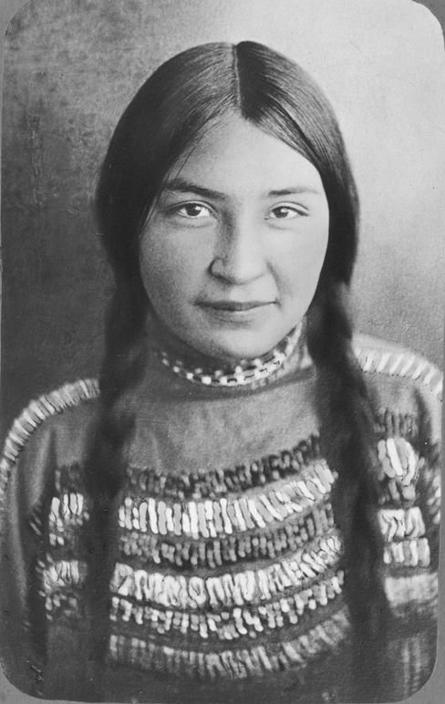 Девушка племени Пикуни, 1910